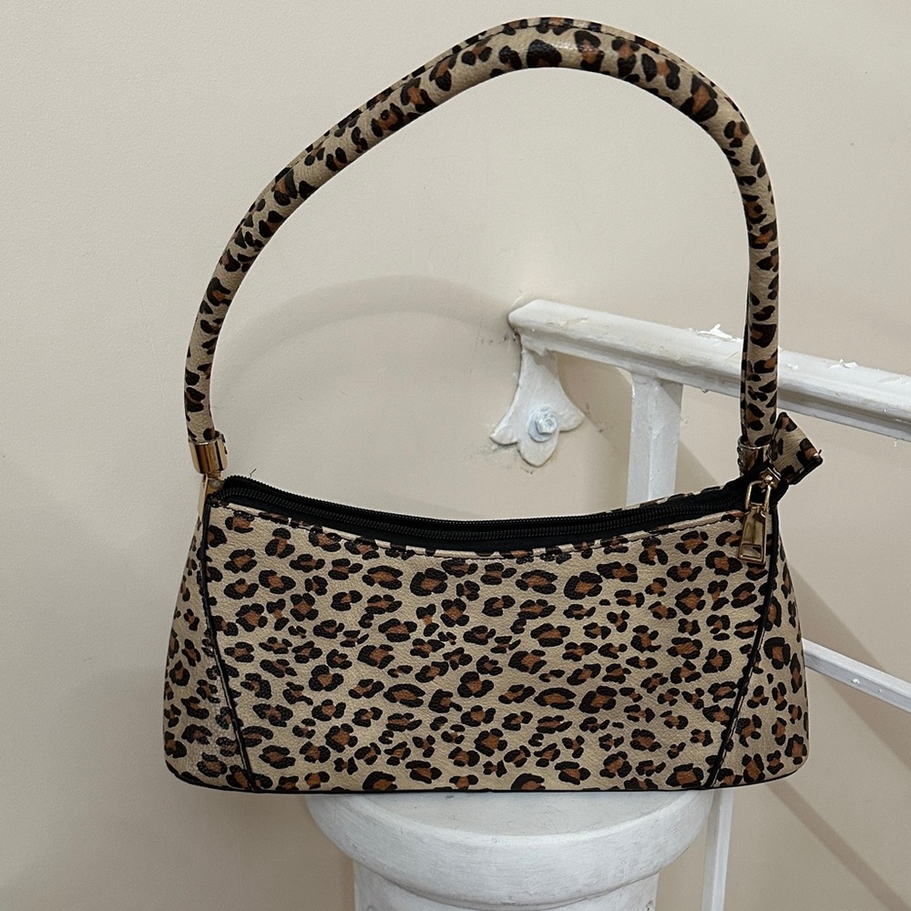 Leopard Pattern Shoulder Bag - Picture 3 of 9